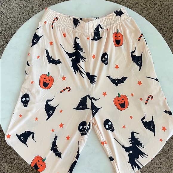 Halloween Themed Pajama Set Small Long Sleeve Shirt Pants Collared Pockets - Picture 9 of 15